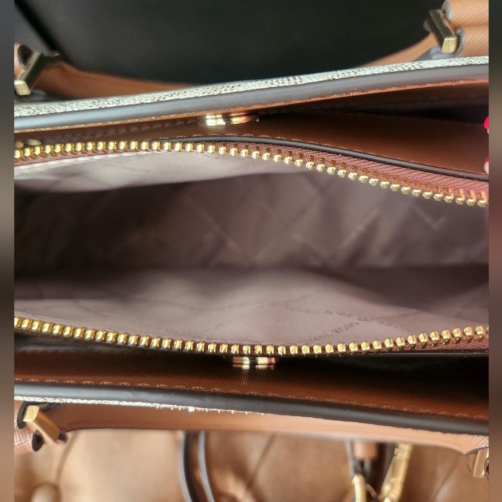 Michael Kors Lynn vanilla handbag/crossbody purse - Picture 5 of 12